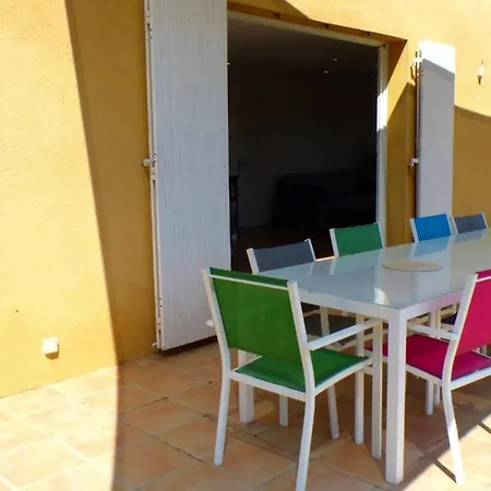 Spacious And Bright House With Swimming Pool