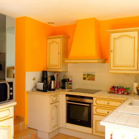 Spacious And Bright House With Swimming Pool Bandol