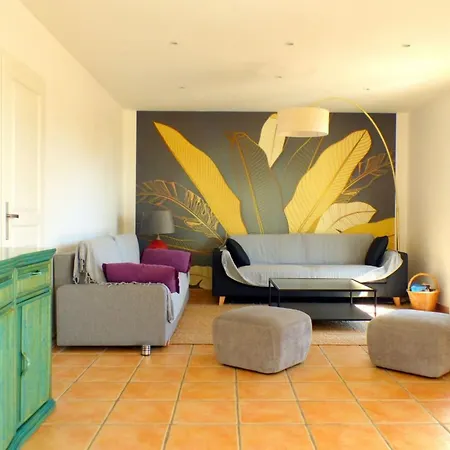Spacious And Bright House With Swimming Pool Bandol