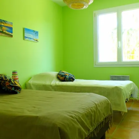Feriehus Spacious And Bright House With Swimming Pool *