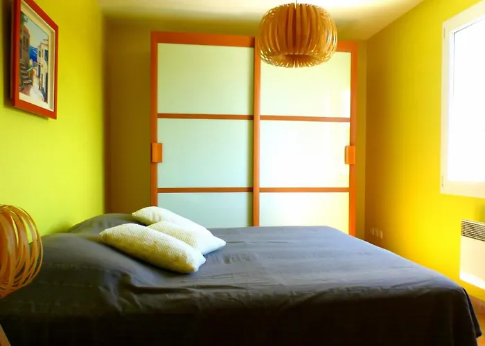 בית נופש Spacious And Bright House With Swimming Pool