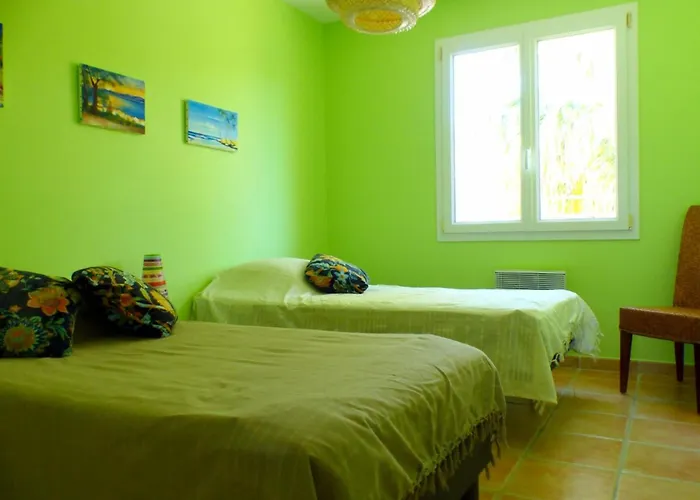 בית נופש Spacious And Bright House With Swimming Pool *
