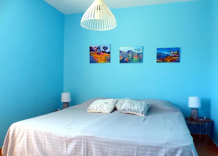 Spacious And Bright House With Swimming Pool Feriehus *