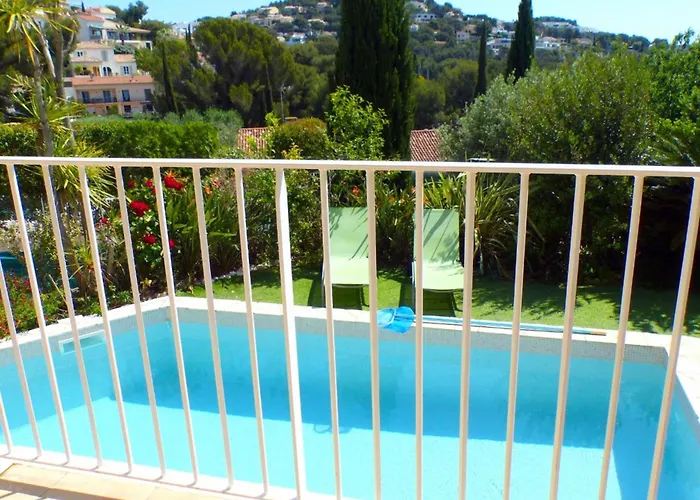 Spacious And Bright House With Swimming Pool * בנדול
